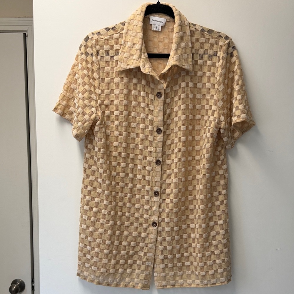 Find Me Now Women’s Small Button-Down Mesh Grid Top w/ Checkered Buttons